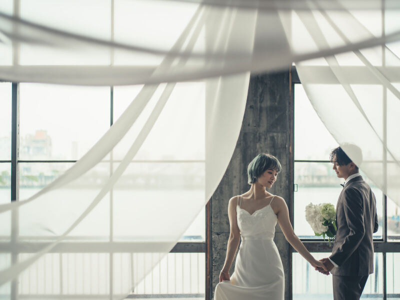 【この雰囲気が好きな方へ】ナカシマカメラマンが紡ぐシネマティックハウススタジオフォト｜洋装１点｜カメラマン指定｜