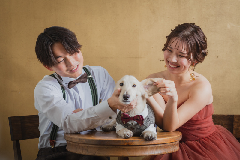 【ペットやご家族と一緒に】解放感のあるスタジオで楽しむフォトウェディング|洋装スタジオプラン
