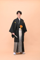 黒　紋服　（羽織紐　金）