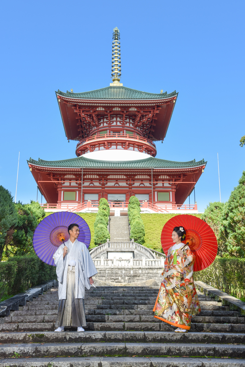 平和の大塔をバックに