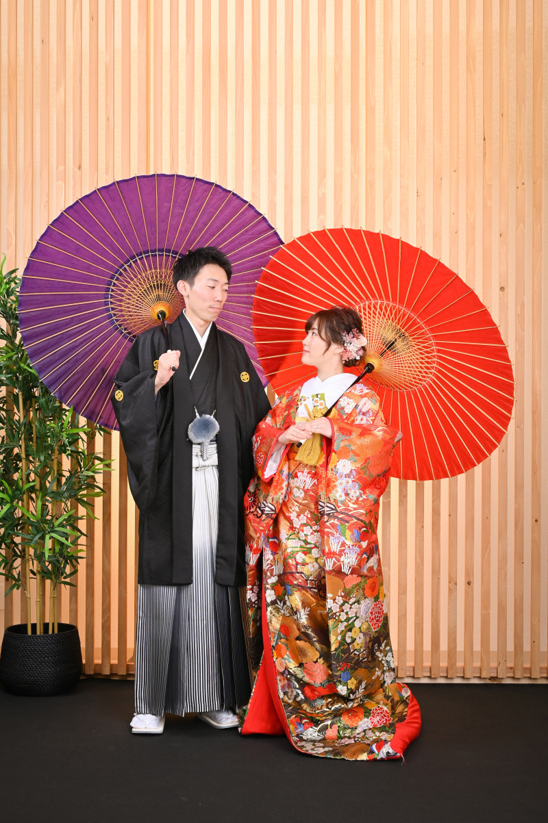 格子のまえで番傘！