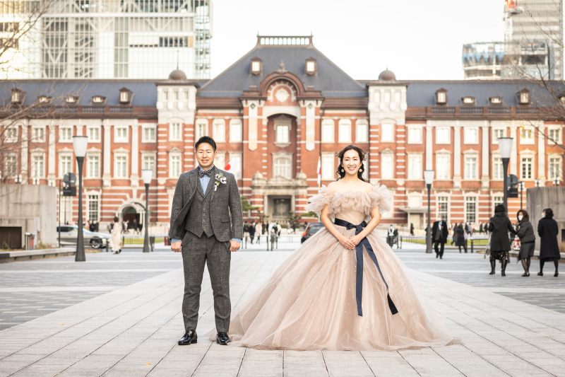定番の丸の内駅舎を背景に★