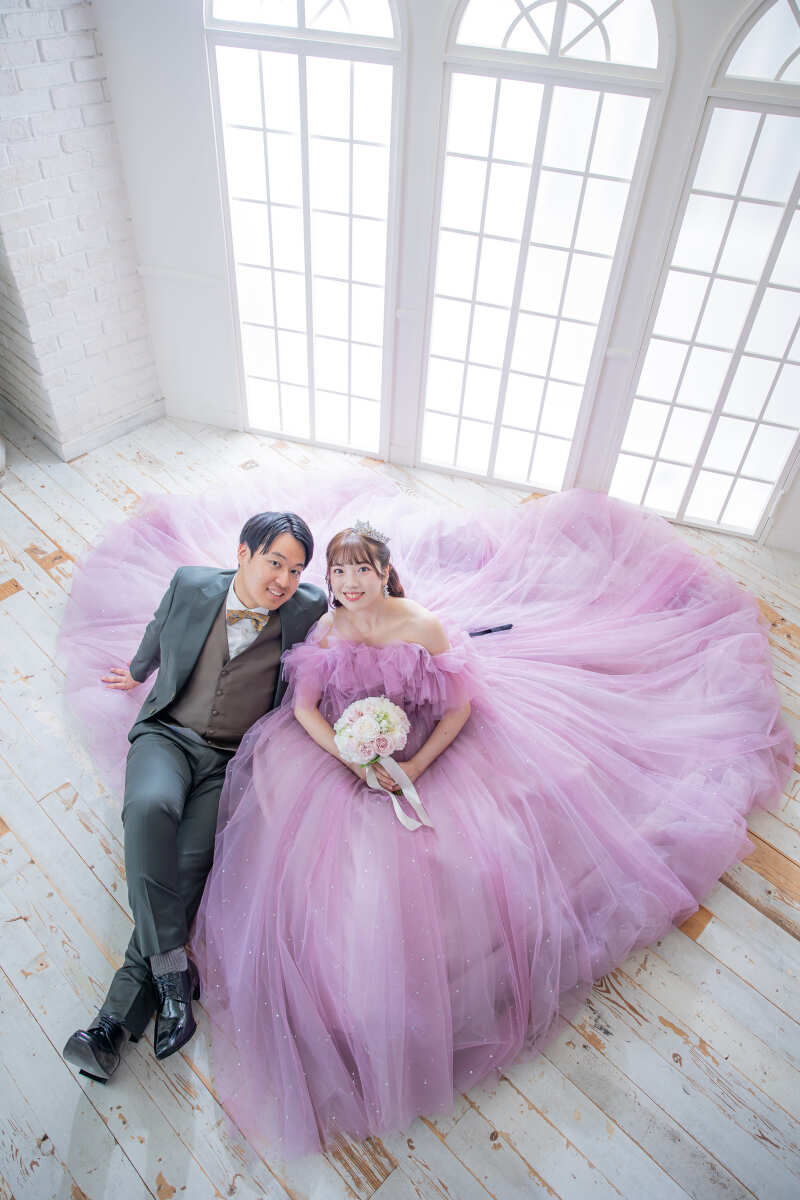 ドレスをハート型に整えてキュートな1枚♡