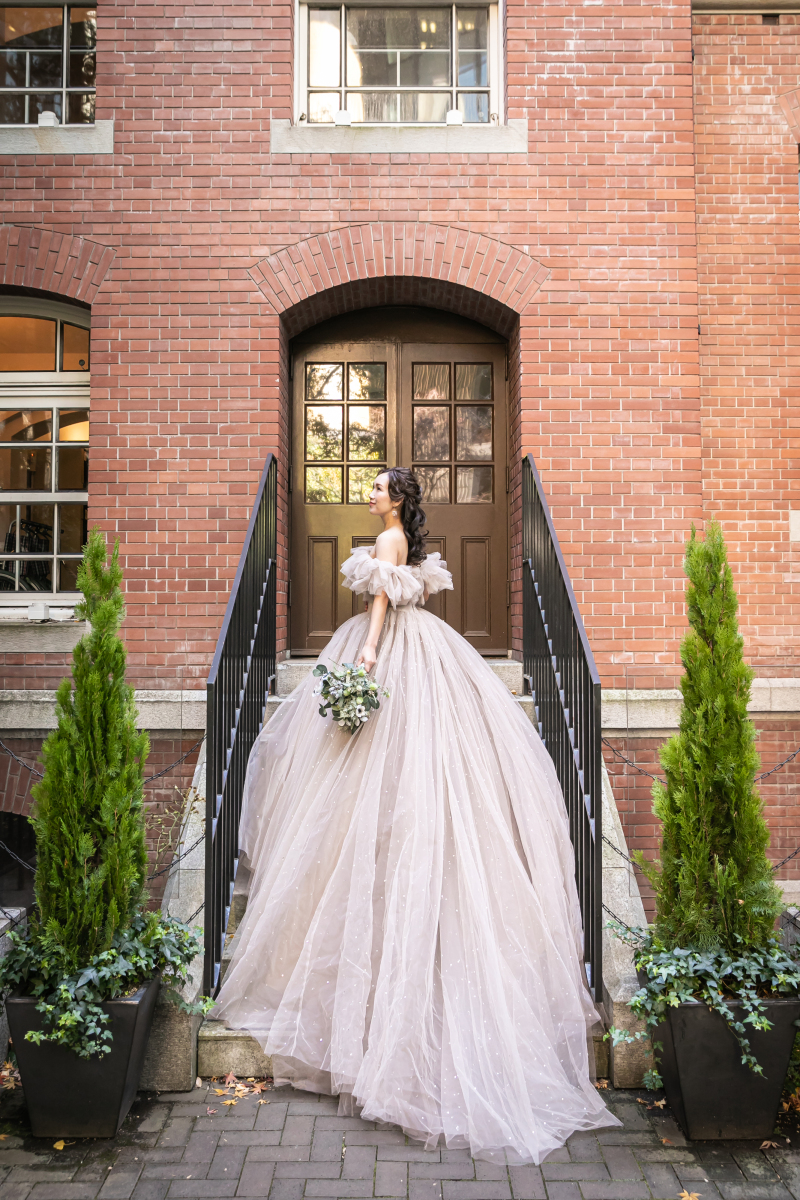 扉の前でソロカットも♪