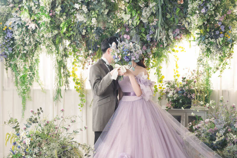 ブーケで可愛くお顔かくしショット！