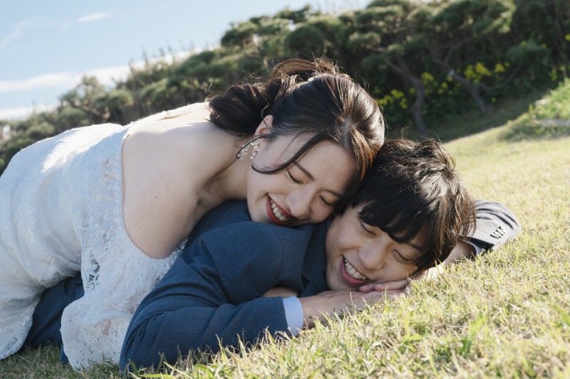 芝生で大暴れ