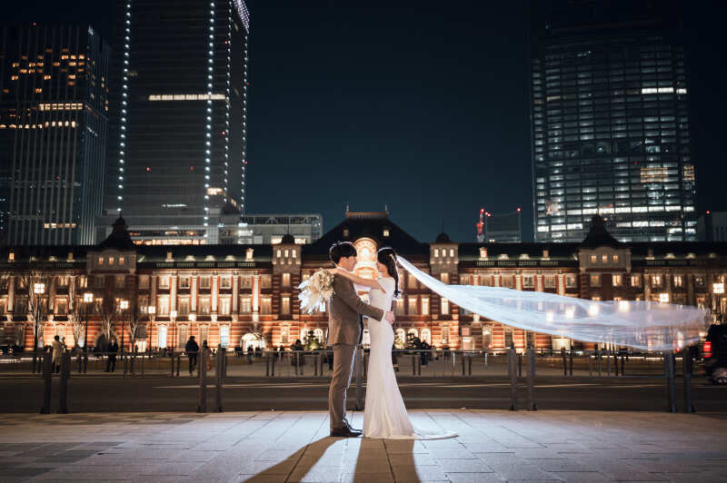 最後は夜の東京駅舎前