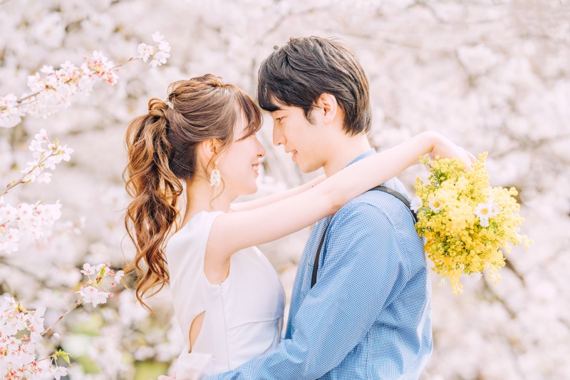 満開の桜の中でまるで二人だけみたい