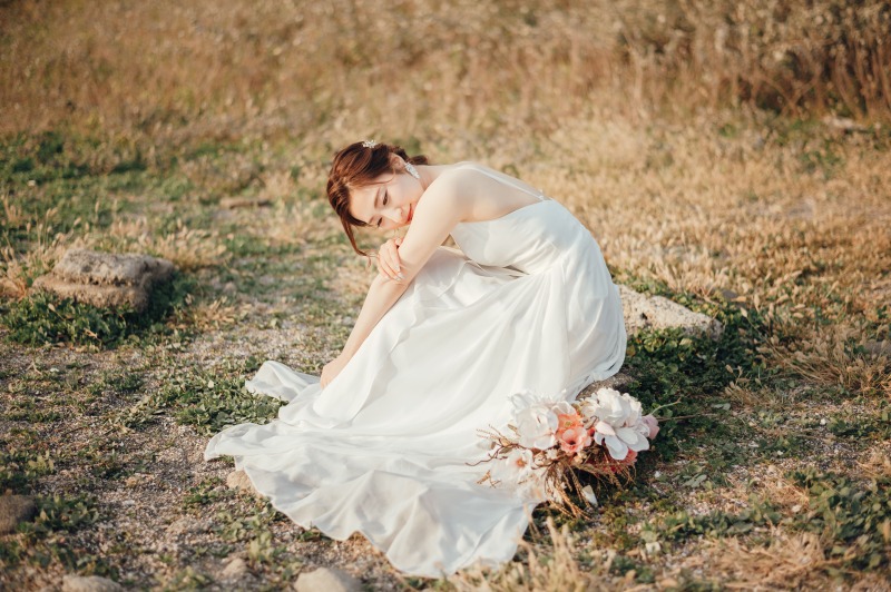 海岸フォトにぴったりなスレンダータイプのドレス