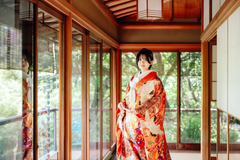 赤と金が華やかな色打掛