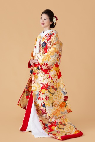 色打掛「まりに扇面」赤地に金糸が輝く定番の古典柄