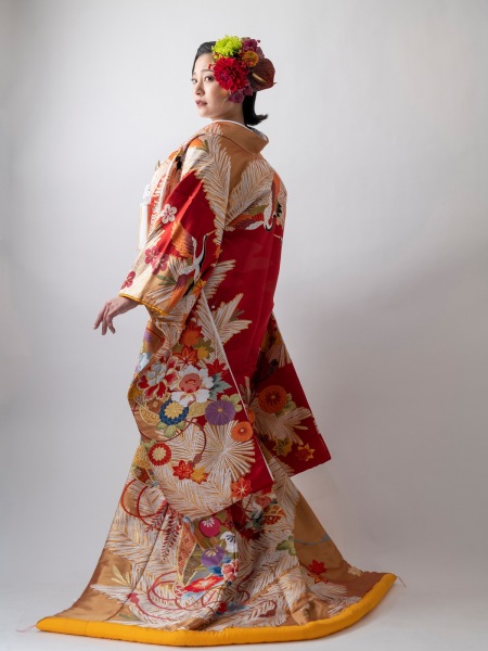 色打掛「松壽花笠文（しょうじゅはながさもん）」