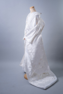 白無垢「爛漫」陽の光をあびてほのかに色づく桜