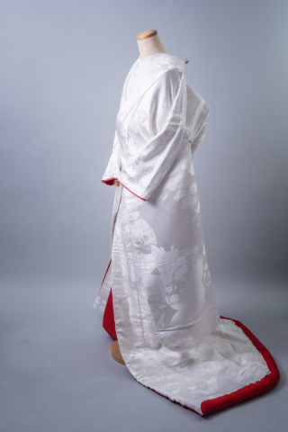 ★プラン内★白無垢「春宵鶴」裏地の赤が映える美しい一着
