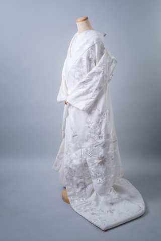 白無垢「銀コマ（緞子）」つややかな緞子地に銀刺繍が輝く