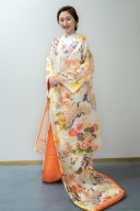 色打掛「麗華松に翔鶴」ホワイトパール箔が輝く透明感ある打掛