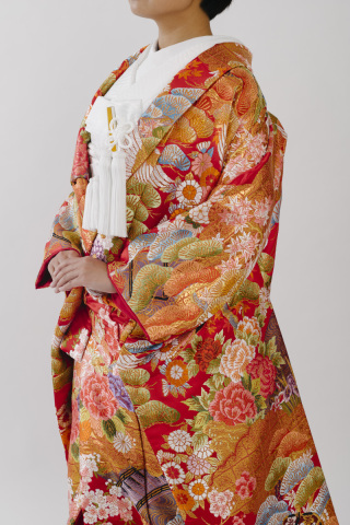 色打掛「飛翔鶴御所解紋」いつの時代も愛される王道・赤地古典柄