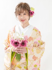 ★プラン内★色打掛「篭目菊紋様」淡いクリーム地が愛らしい一着