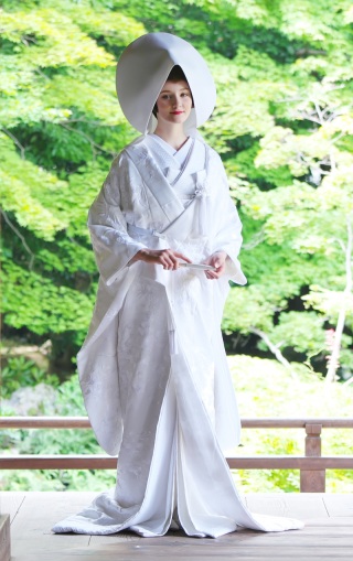 ★プラン内★白無垢「花言葉」四季の花々が咲き誇る華やかな一着