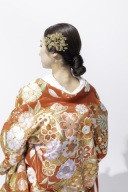 色打掛「雲幻百花絵図」桜をはじめ丸みある花々が朗らかに咲く