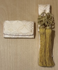 懐剣・筥迫「金七宝　珊瑚　金房」