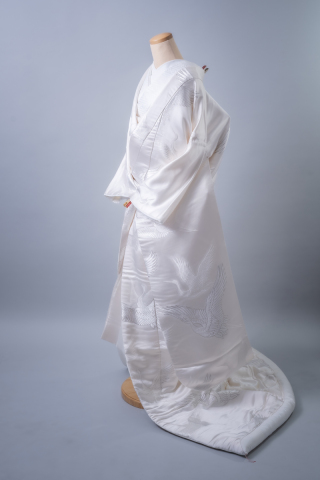 白無垢「明日香　銀入り」銀箔で縁取られた鶴