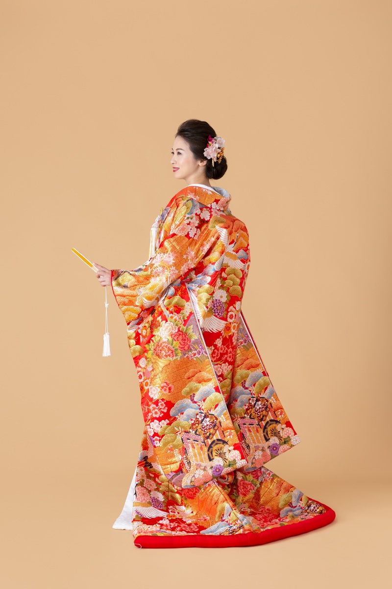 色打掛「飛翔鶴御所解紋」いつの時代も愛される王道・赤地古典柄