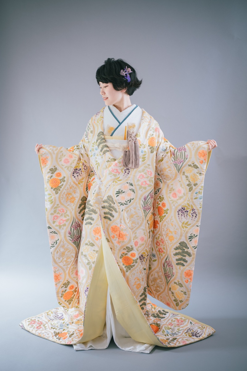 色打掛「立枠草花紋」モダンなシャンパンゴールド