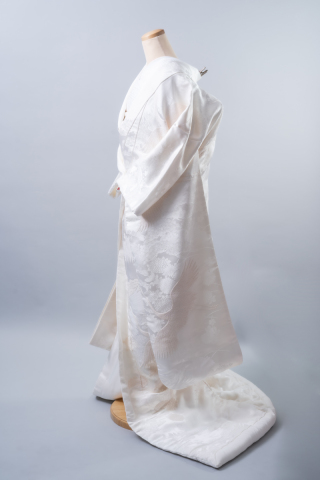 白無垢「華松鶴」一針ずつ手掛けられた相良刺繡