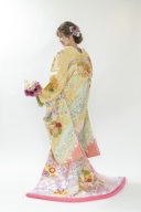 色打掛「薫風晴峯　黄」富士山を描いた壮大かつ優美な総絞り　