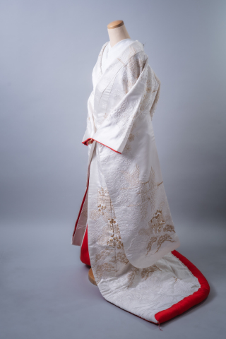 白無垢「金刺繍　松羅御所車」幾重にも重なる見事な金刺繍