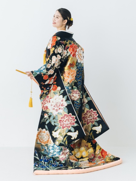 色打掛「琳佳百花尽 」桃山時代から愛される“琳派”のきもの