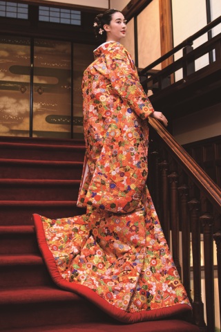 色打掛「観世華」重厚感あふれる高級唐織