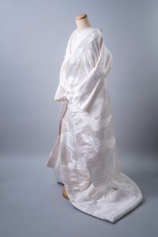 白無垢「雲取翔鶴文」つややかな緞子地に輝く鶴