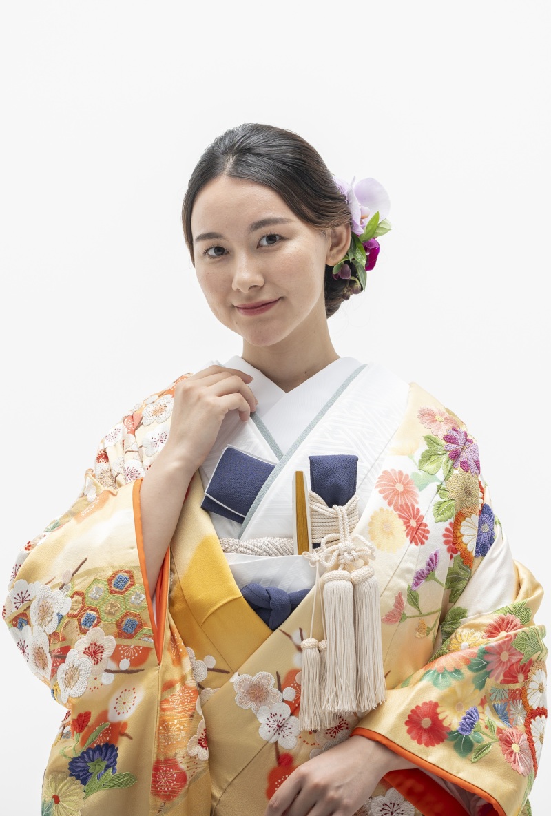 色打掛「手刺繍　清香束熨斗山吹色ぼかし」製作期間一年の打掛