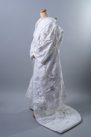 白無垢「ちりめん銀コマ」立体感ある銀刺繍が輝く