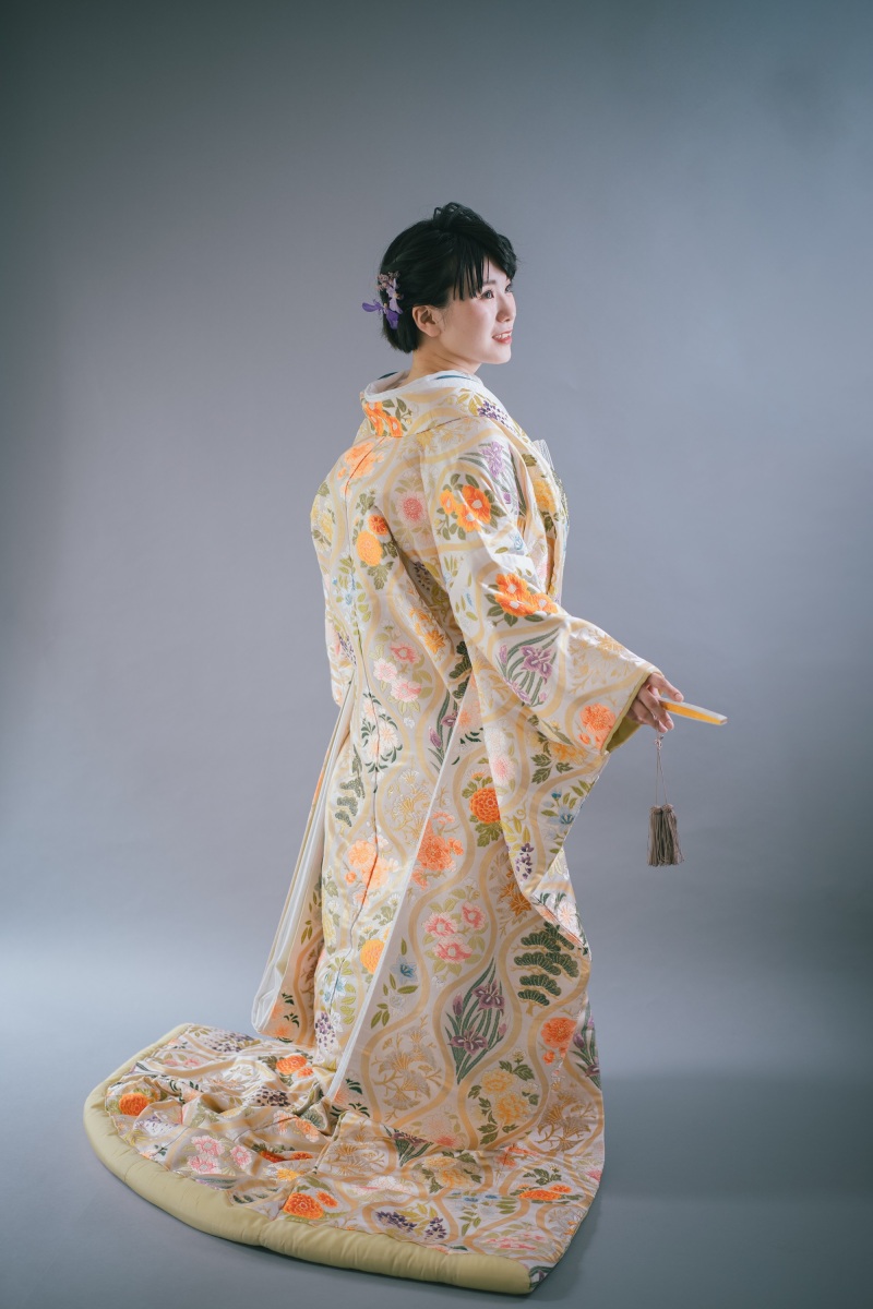 色打掛「立枠草花紋」モダンなシャンパンゴールド