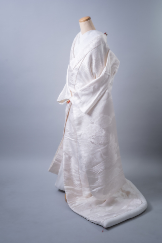 白無垢「慶祥松に鶴」白が引き立つ上品な松と鶴