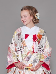 色打掛「四季彩華に鶴」パールに輝く華やかな一着