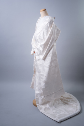 白無垢「慶寿松竹梅文」ふっくらとした唐織に大振りの柄が可愛い