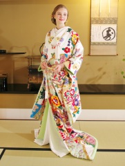 色打掛「几帳雪輪文」友禅染の繊細な色彩と軽やかな生地