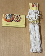 懐剣・筥迫「黄緑　鶴丸刺繍」」