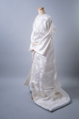 白無垢「鶴」生涯ただ一羽と連れ添う瑞鳥