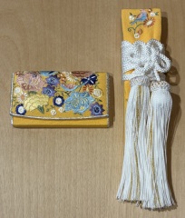 懐剣・筥迫「山吹色　小鳥刺繍」