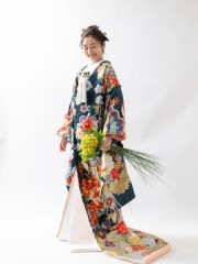 色打掛「繚雅薬玉文」つややかな緞子生地