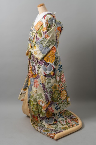 色打掛「裂取花蝶の慶び」シックな色合いが大人花嫁を演出