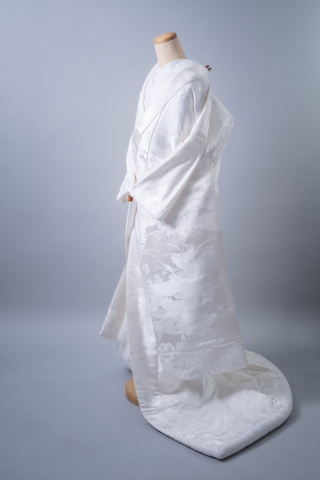 白無垢「鶴に山水」柄と白地が程よいバランス