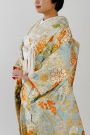 色打掛｢梅花雪輪取 水色｣金糸や箔が艶やかに輝く水色の打掛