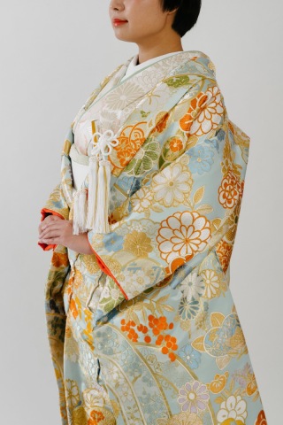 色打掛｢梅花雪輪取 水色｣金糸や箔が艶やかに輝く水色の打掛