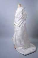 白無垢「西陣織　短冊小花文様」枝垂れ桜が美しく咲く